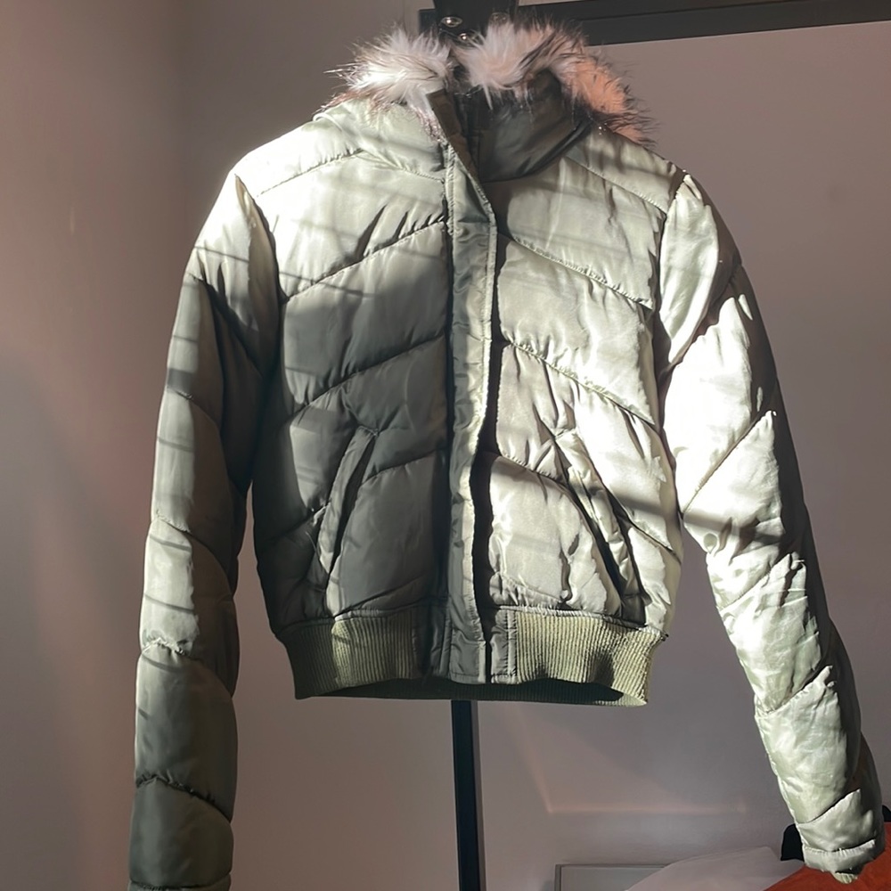 Army green forever 21 puffer jacket. Size medium
